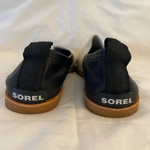 Sorel size 8 1/2 loafer style flats. Black/white block style leather.
